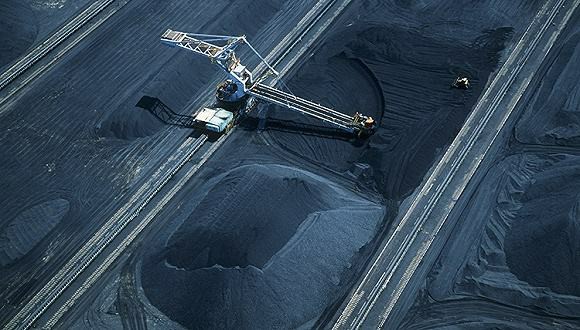 2021年我国原煤产量40.7亿吨，进口煤炭3.2亿吨